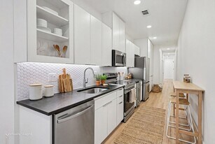 2217 N Fitzhugh Ave in Dallas, TX - Building Photo
