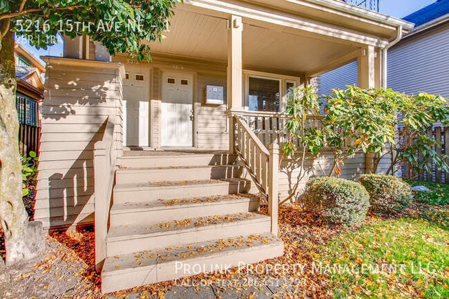 5216 15th Ave NE in Seattle, WA - Building Photo - Building Photo
