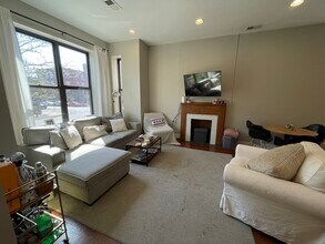 3502 N Sheffield Ave in Chicago, IL - Building Photo - Building Photo