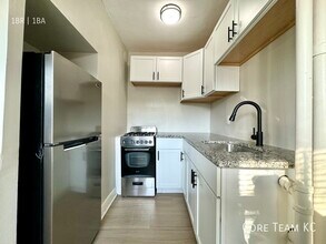 3710 Summit St-Unit -202 in Kansas City, MO - Building Photo - Building Photo