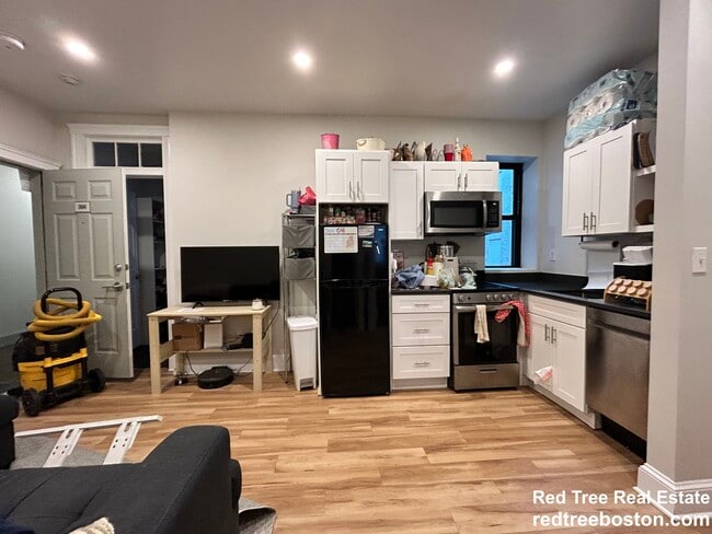 845 Beacon St, Unit 304