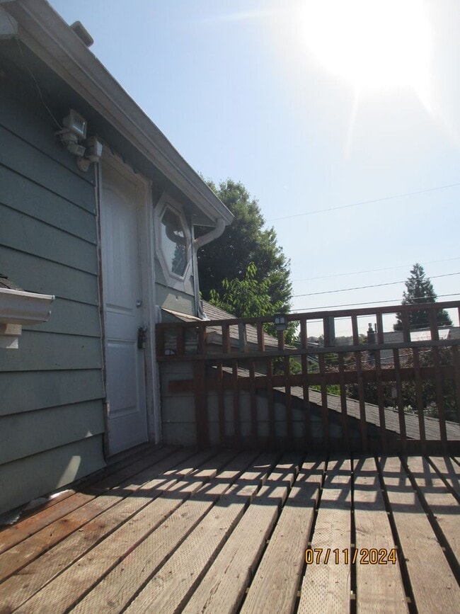 property at 306 5th Ave NW