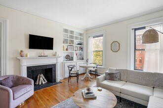 315 Beacon St, Unit 1 in Boston, MA - Building Photo - Building Photo