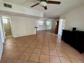 2825 NE 201st Terrace in Aventura, FL - Building Photo - Building Photo