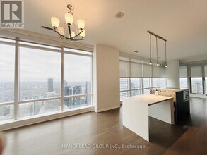 1 Bloor St E in Toronto, ON - Building Photo - Building Photo