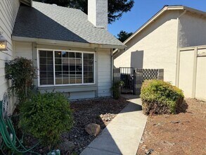 210 POWDER in Vacaville, CA - Building Photo - Building Photo