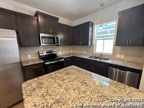 607 Burleson St in San Antonio, TX - Building Photo - Building Photo