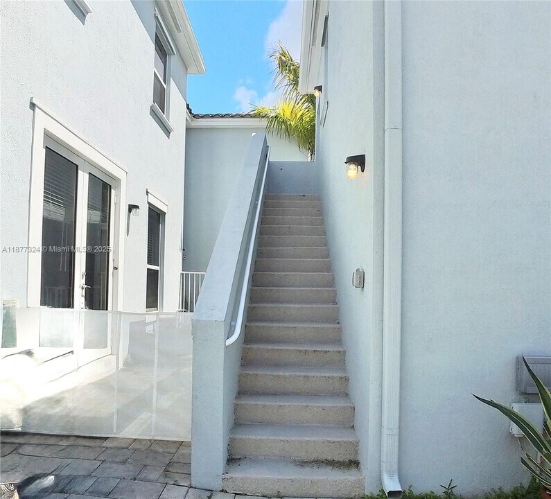 9204 SW 170th Ct in Miami, FL - Building Photo