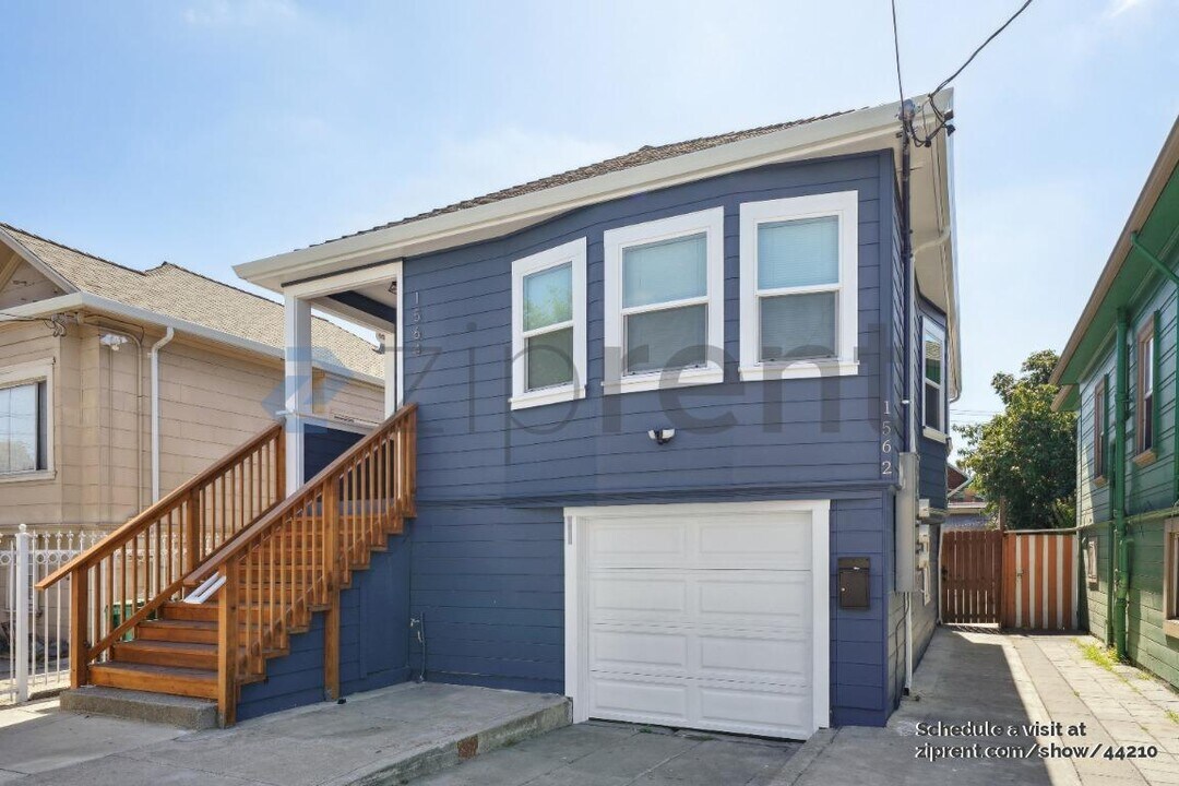 1564 Bridge Ave in Oakland, CA - Building Photo