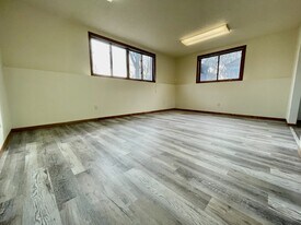 902 W Lincoln Ave #2 in Fergus Falls, MN - Building Photo
