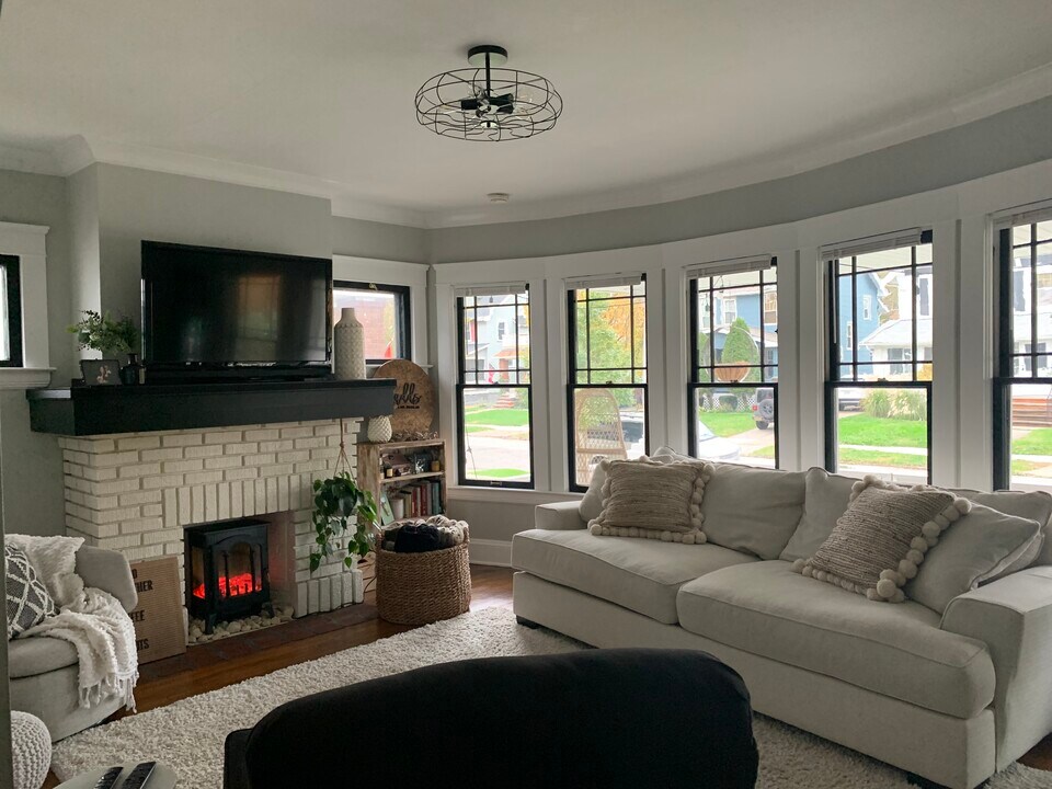 1265 Jackson Ave in Lakewood, OH - Building Photo