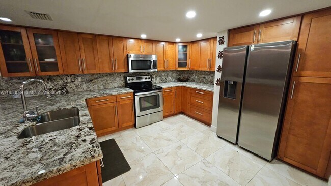 14316 SW 97th Ln in Miami, FL - Building Photo - Building Photo