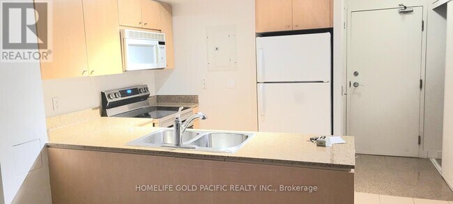 373 Front St W in Toronto, ON - Building Photo - Building Photo