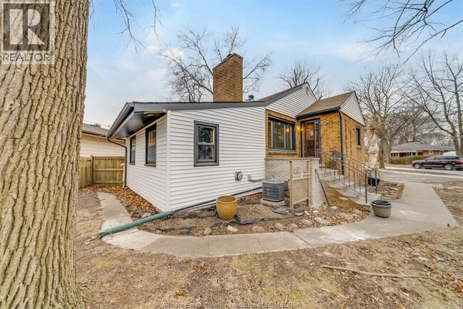 1114 Edward Ave in Windsor, ON - Building Photo - Building Photo