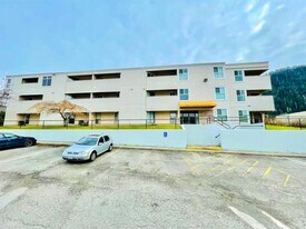 880-880 Prince Rupert Blvd in Prince Rupert, BC - Building Photo