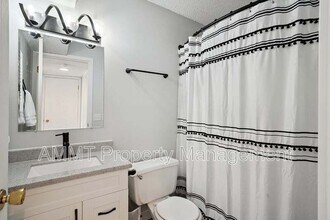 743 Westwinds Dr in Iowa City, IA - Building Photo - Building Photo