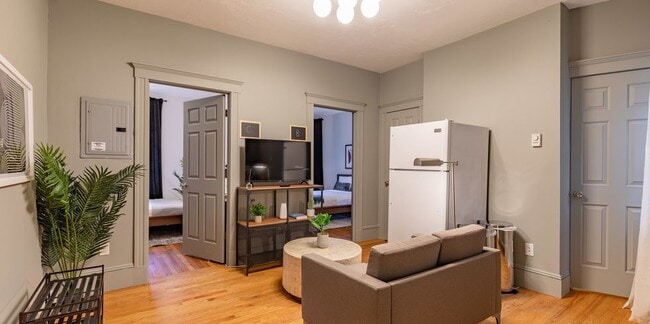 61 Park Dr in Boston, MA - Foto de edificio - Building Photo