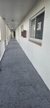 8465 Sunrise Lakes Blvd in Sunrise, FL - Building Photo - Building Photo