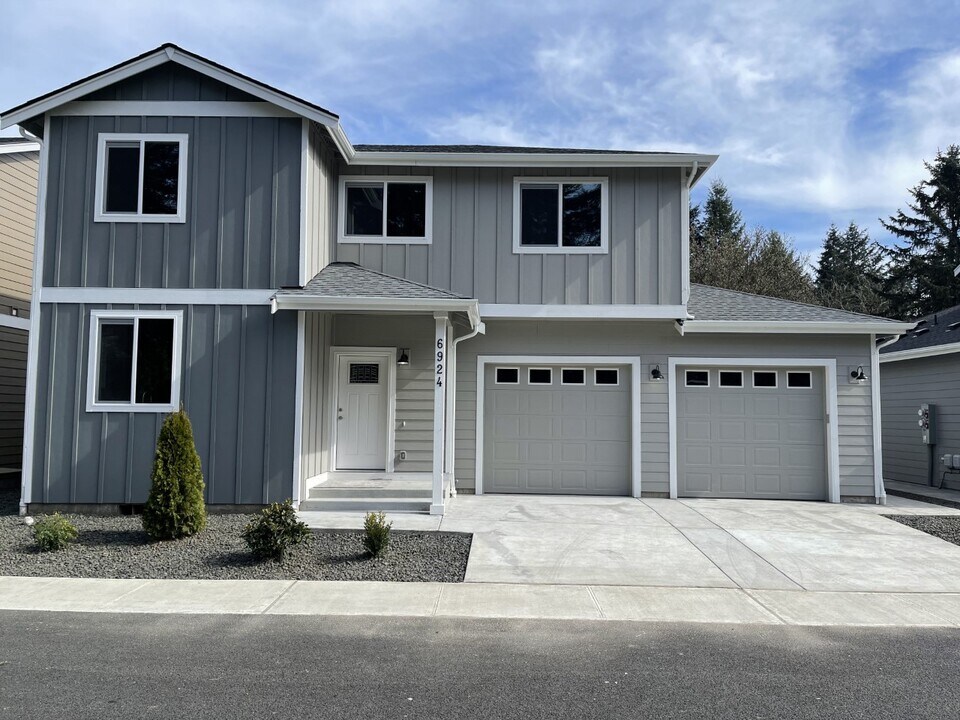 6924 Liberty Ln in Tumwater, WA - Building Photo