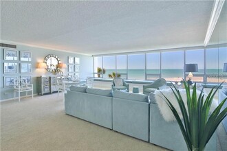 100 Sands Point Rd in Longboat Key, FL - Building Photo - Building Photo