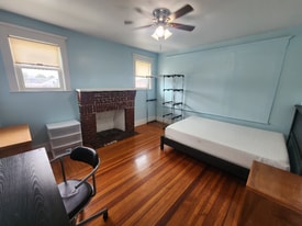 44 Woodbine St in Quincy, MA - Building Photo