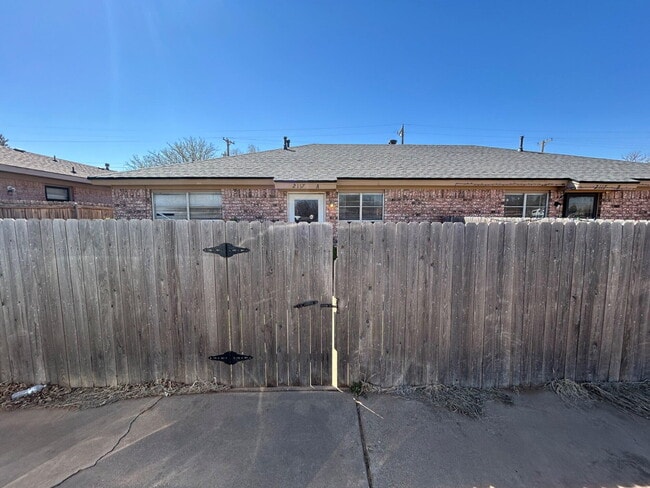 property at 2117 S Loop 289