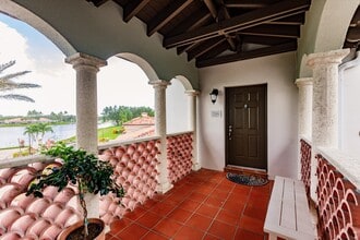 3150 Village Walk Cir, Unit 200 in Naples, FL - Building Photo - Building Photo