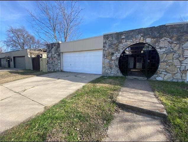property at 6327 Walraven Cir