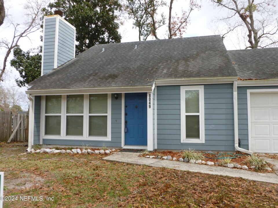 8049 Kilwinning Ln in Jacksonville, FL - Building Photo