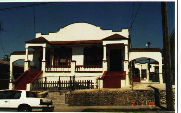 201 N Mathews St in Los Angeles, CA - Building Photo