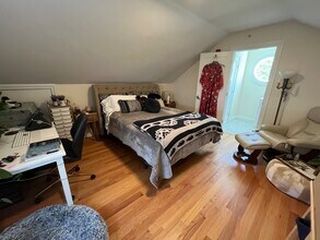 925-927-927 Massachusetts Ave, Unit #6 in Arlington, MA - Foto de edificio - Building Photo