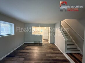 5826 N 117th St in Milwaukee, WI - Foto de edificio - Building Photo