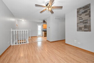 8818 Fairway Dr in Orland Park, IL - Building Photo - Building Photo