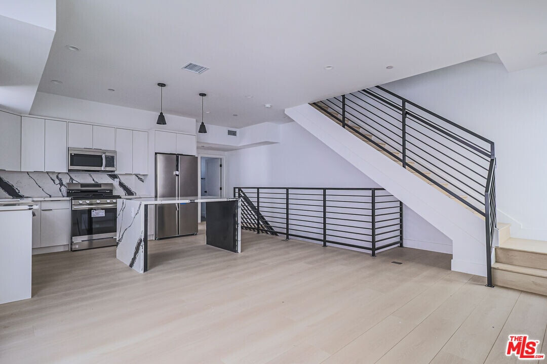 11812 Gilmore St in Los Angeles, CA - Building Photo