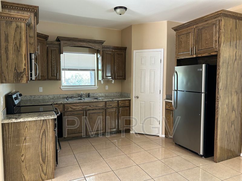 2708 Primrose Ave in Edinburg, TX - Building Photo