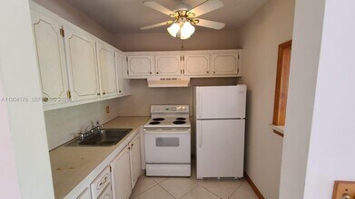 135 Coventry F in West Palm Beach, FL - Building Photo - Building Photo