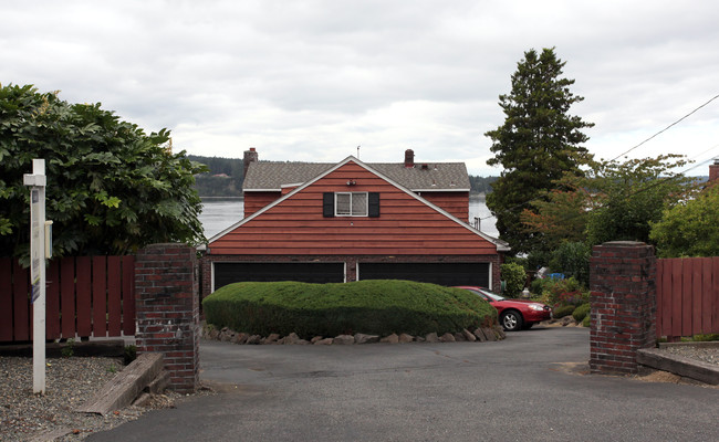 Waterfront Triplex in University Place, WA - Building Photo - Building Photo