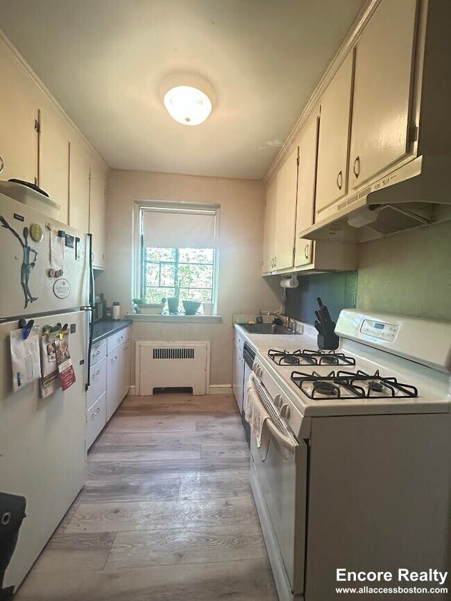 73 Longwood Ave in Brookline, MA - Building Photo - Building Photo