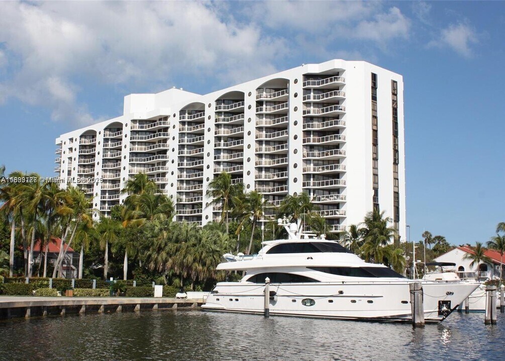 3610 Yacht Club Dr, Unit 208 in Aventura, FL - Building Photo