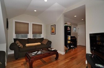 27 Crosby Rd, Unit 3 in Chestnut Hill, MA - Building Photo - Building Photo