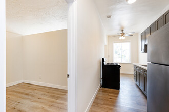 Ardmore Apartments in Los Angeles, CA - Building Photo - Interior Photo