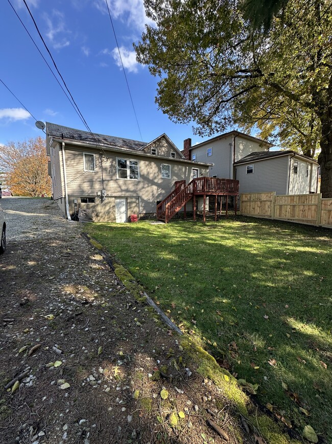 962 W Main St in Sugarcreek, OH - Building Photo - Building Photo