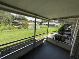 3153 Bloomingdale Villas Ct in Brandon, FL - Building Photo