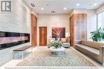 1 Quarrington Lane in North York, ON - Building Photo - Building Photo