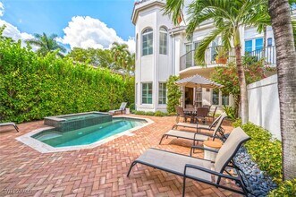 425 2nd Ave S in Naples, FL - Building Photo - Building Photo