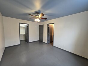 2302 N 36th St in Phoenix, AZ - Foto de edificio - Building Photo