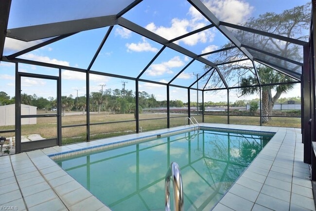 1579 25th St SW in Naples, FL - Building Photo - Building Photo