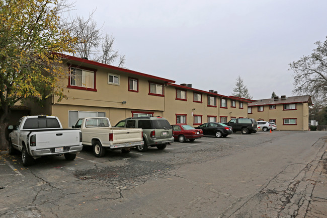 Garfield Village Apartments in Sacramento, CA - Foto de edificio - Building Photo