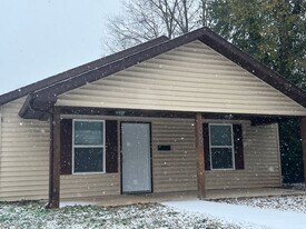 1020 E Lynn St in Springfield, MO - Building Photo