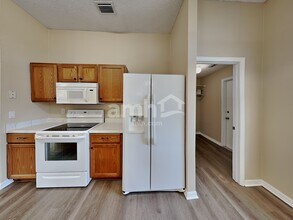 6200 Erik Ct in Melbourne, FL - Foto de edificio - Building Photo